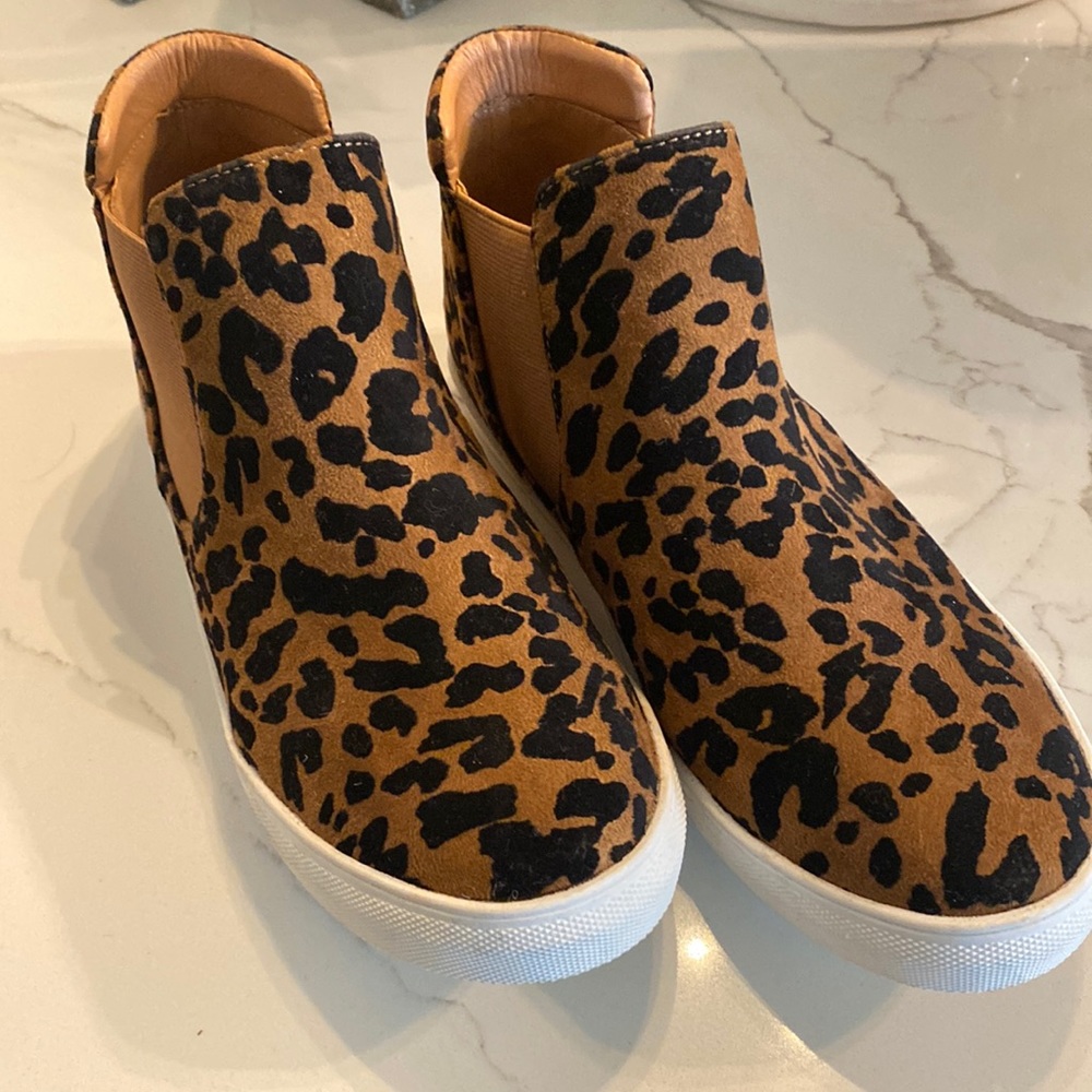 Mata leopard booties size 8